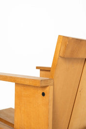 Gerrit_Rietveld_Crate_Chair,_1930s_Design,_Netherlands