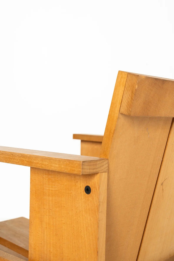 Gerrit_Rietveld_Crate_Chair,_1930s_Design,_Netherlands