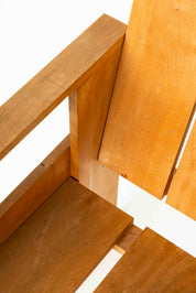 Gerrit_Rietveld_Crate_Chair,_1930s_Design,_Netherlands
