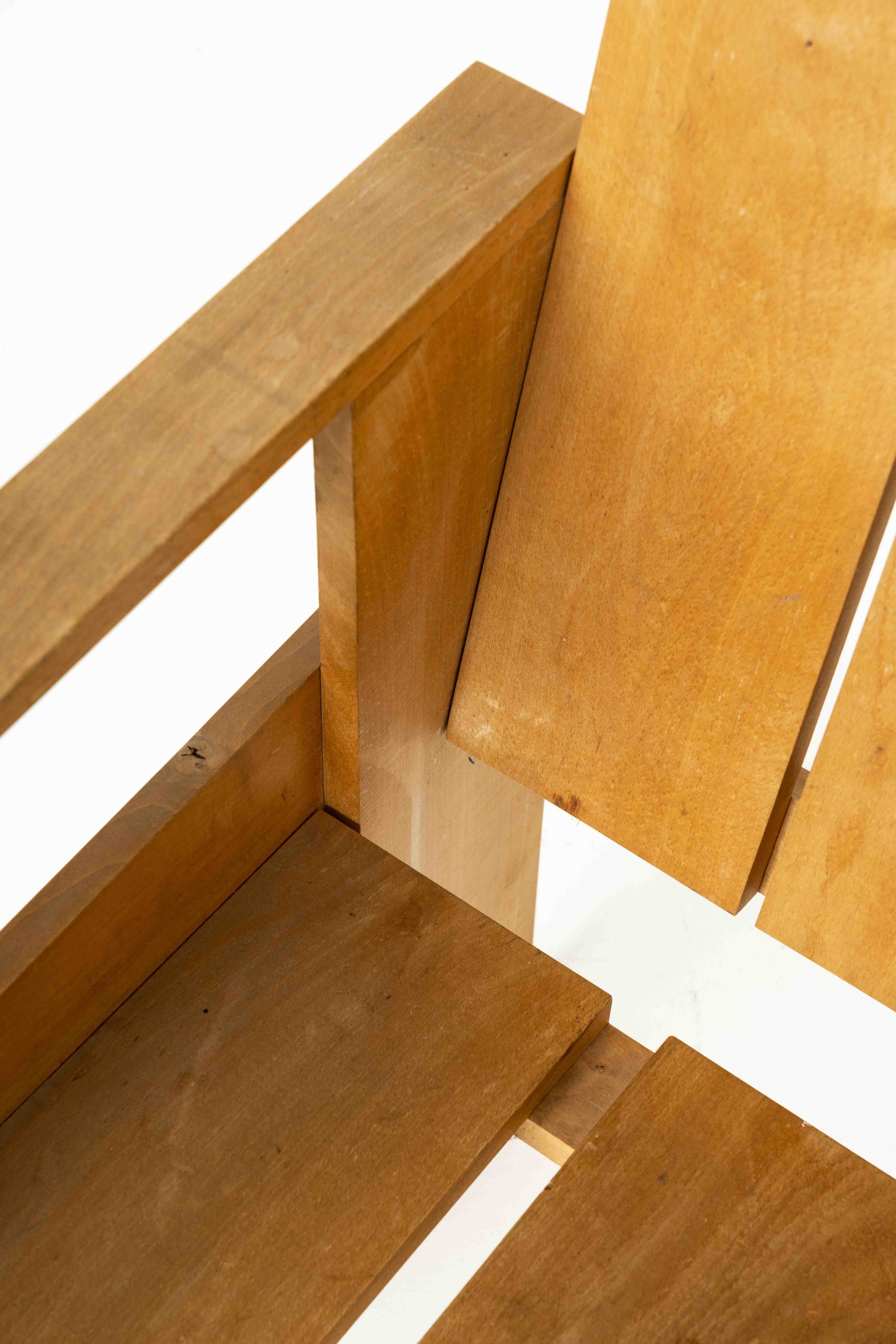 Gerrit_Rietveld_Crate_Chair,_1930s_Design,_Netherlands