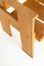 Gerrit_Rietveld_Crate_Chair,_1930s_Design,_Netherlands