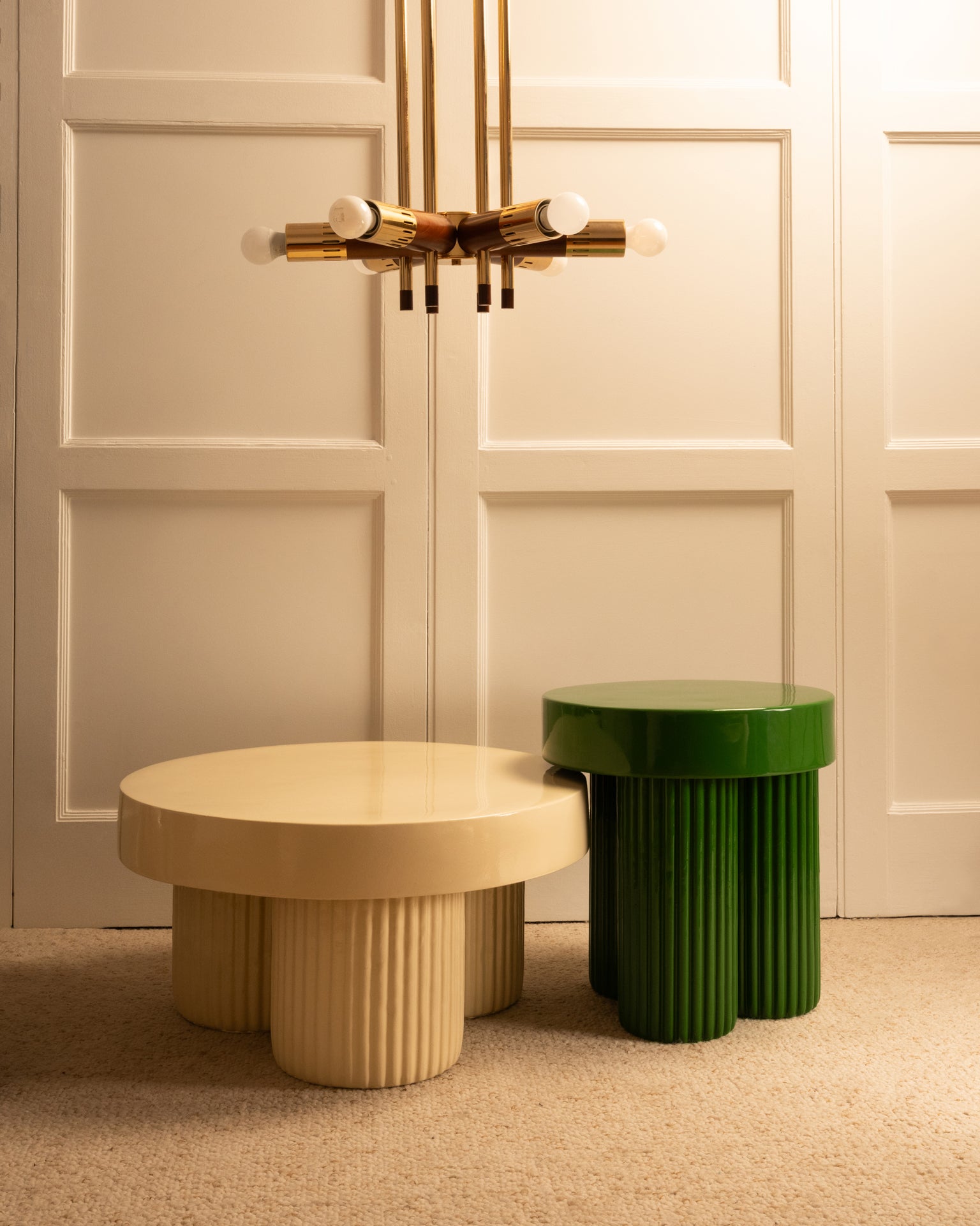 Set_of_2_Cream_and_Green_Nesting_Tables_in_Lacquered_Fiber_Concrete,_20th_Century,_Europe