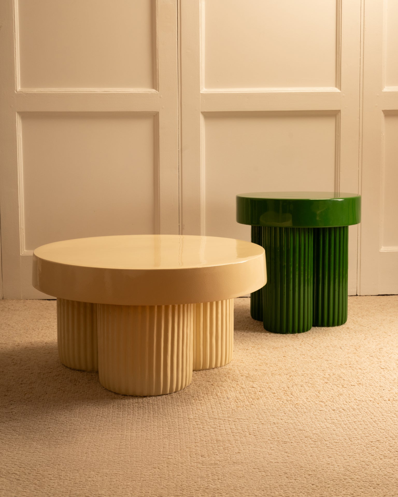 Set_of_2_Cream_and_Green_Nesting_Tables_in_Lacquered_Fiber_Concrete,_20th_Century,_Europe