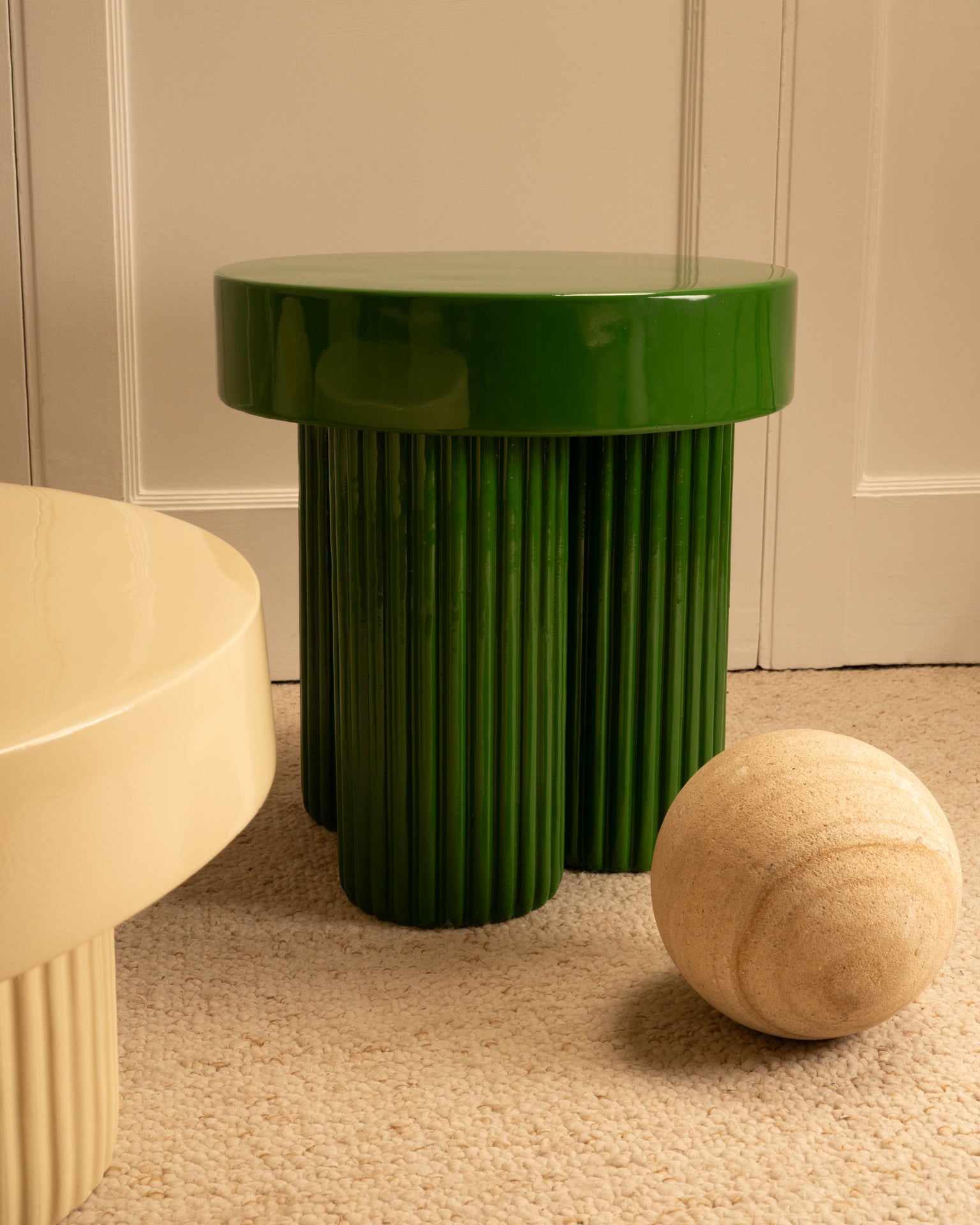 Set_of_2_Cream_and_Green_Nesting_Tables_in_Lacquered_Fiber_Concrete,_20th_Century,_Europe