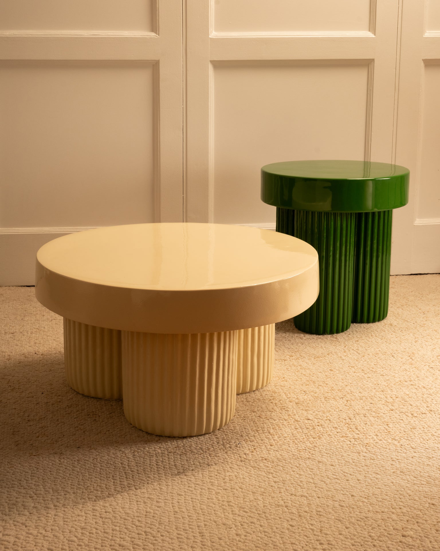 Set_of_2_Cream_and_Green_Nesting_Tables_in_Lacquered_Fiber_Concrete,_20th_Century,_Europe