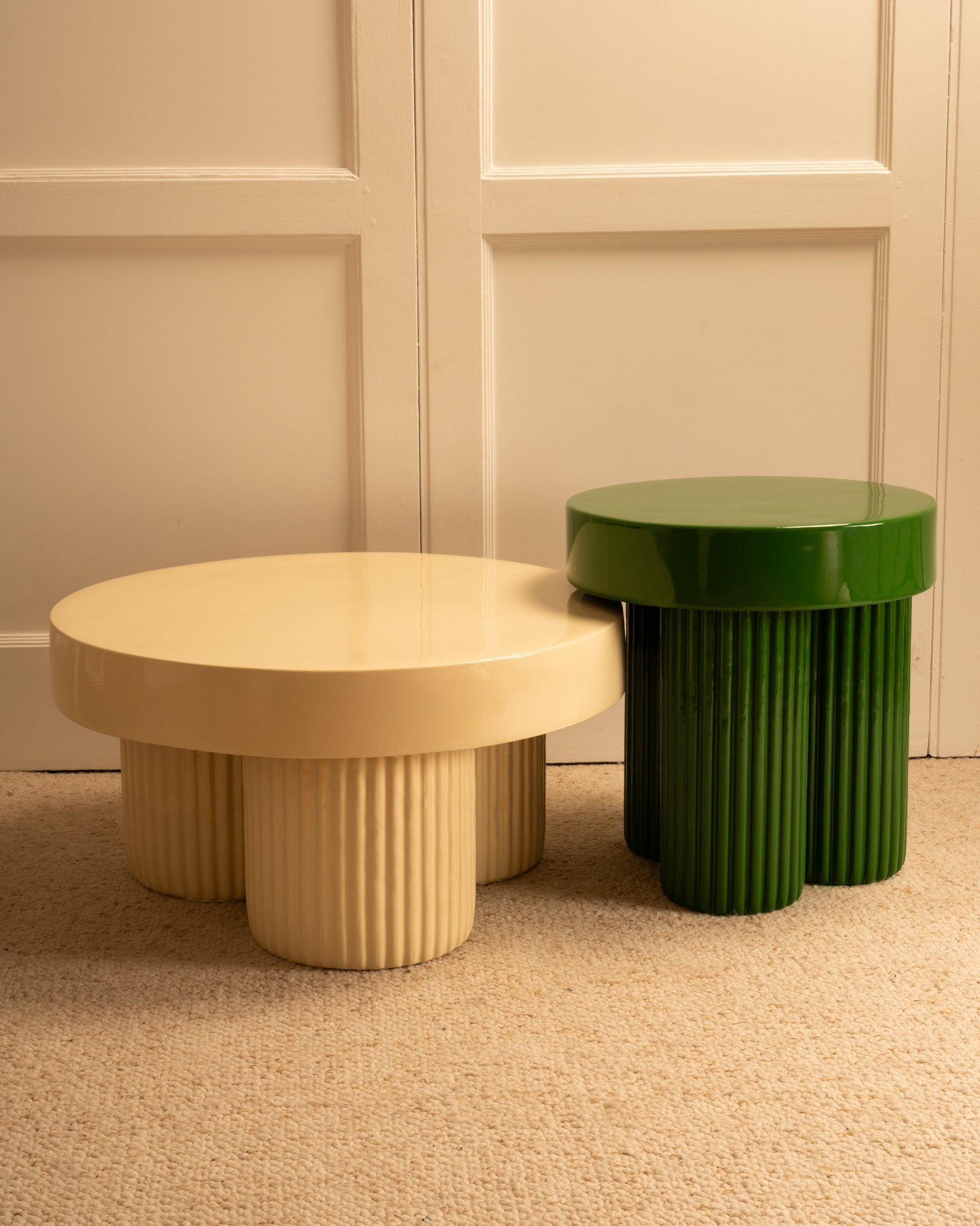 Set_of_2_Cream_and_Green_Nesting_Tables_in_Lacquered_Fiber_Concrete,_20th_Century,_Europe