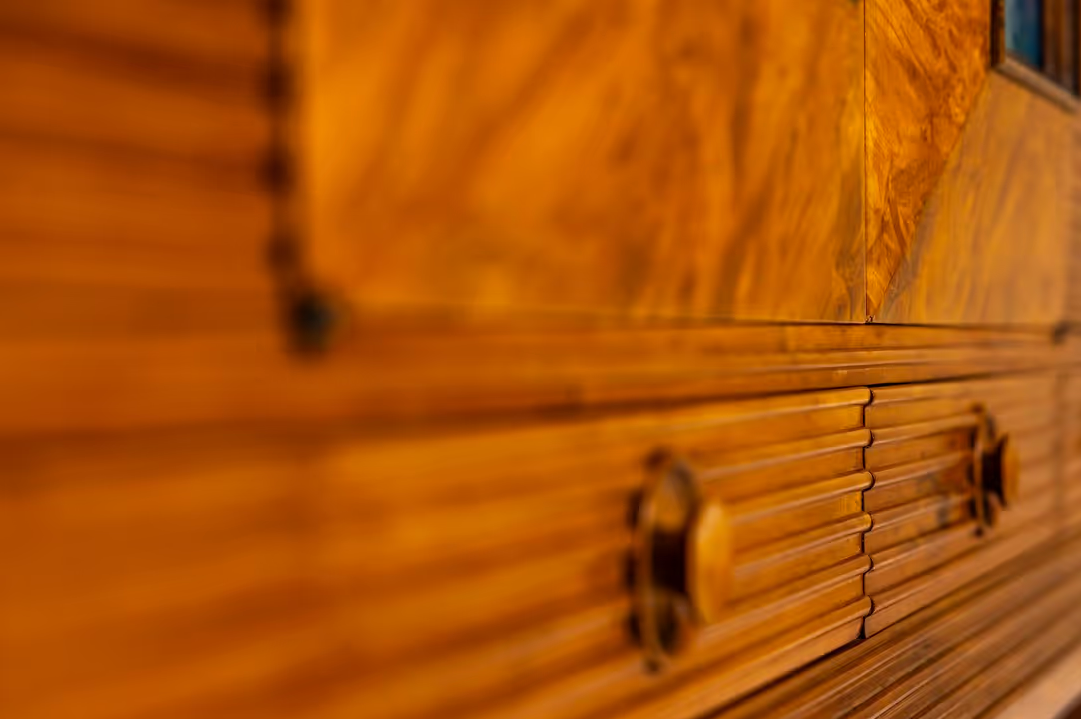 Credenza_attributed_to_Pier_Luigi_Colli_in_Indian_Rosewood_and_Burlwood,_Italy_1940s