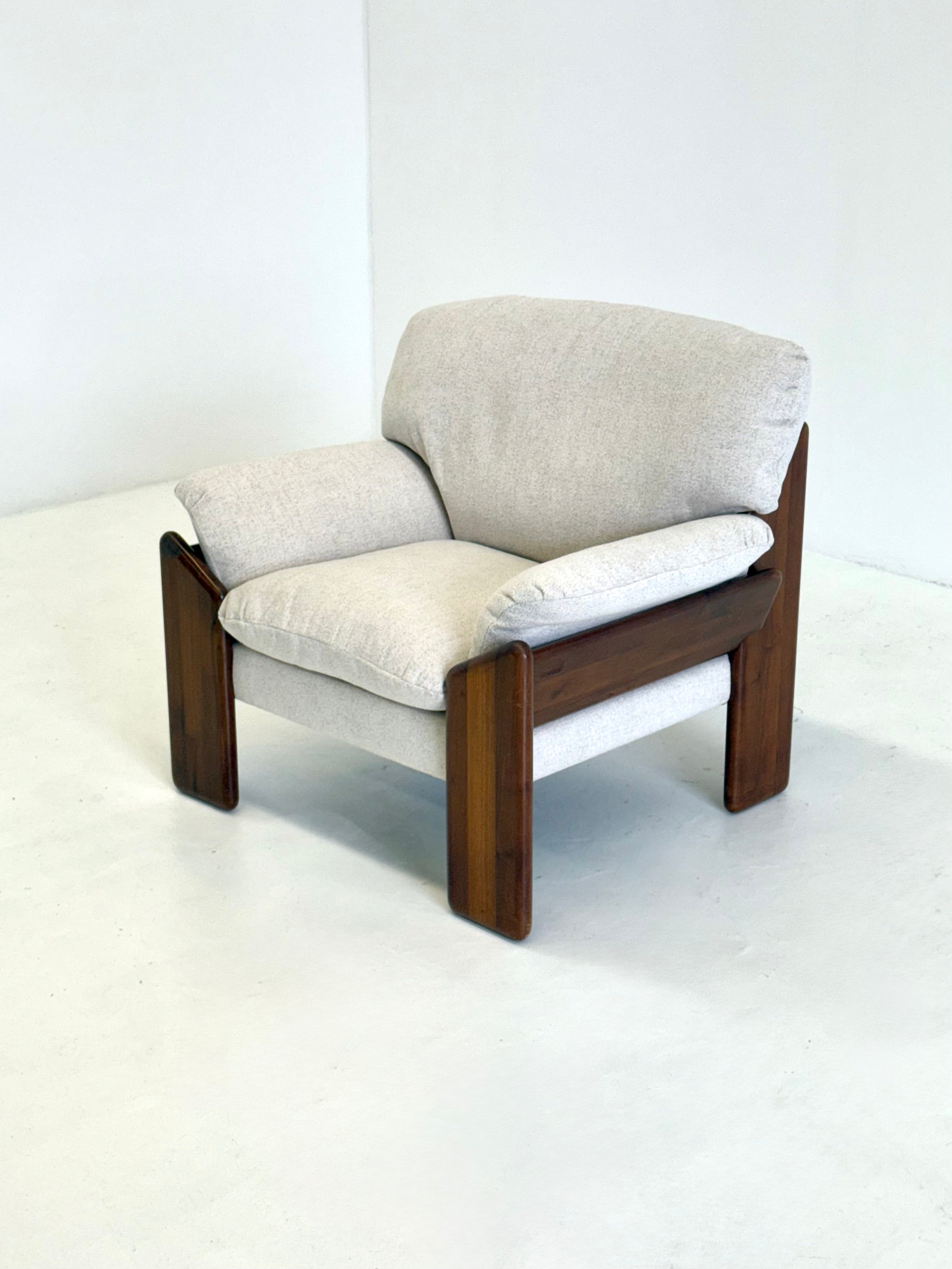 Crème_Sapporo_armchair_from_Mario_Marenco_by_Mobil_Girgi