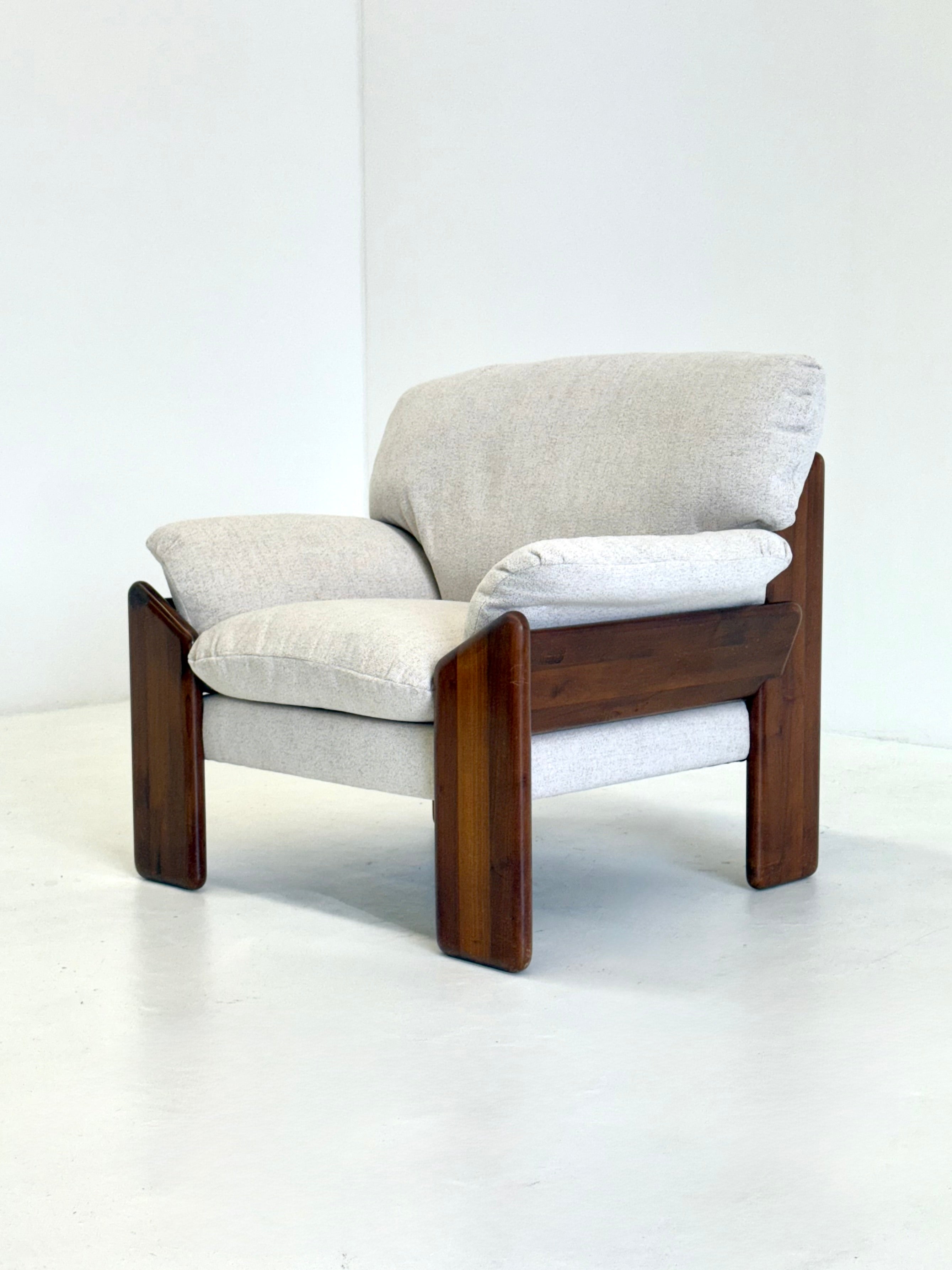 Crème_Sapporo_armchair_from_Mario_Marenco_by_Mobil_Girgi