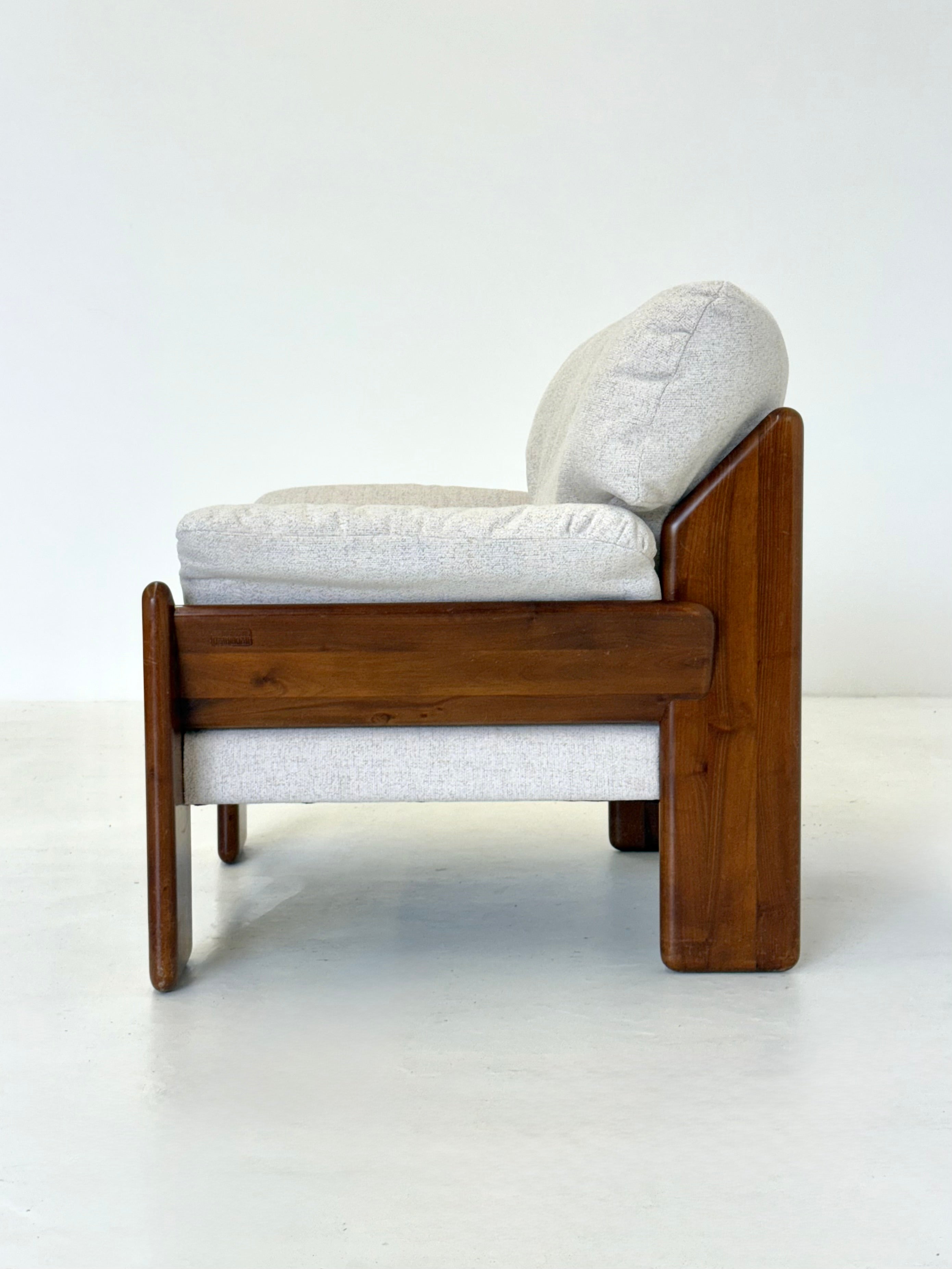 Crème_Sapporo_armchair_from_Mario_Marenco_by_Mobil_Girgi