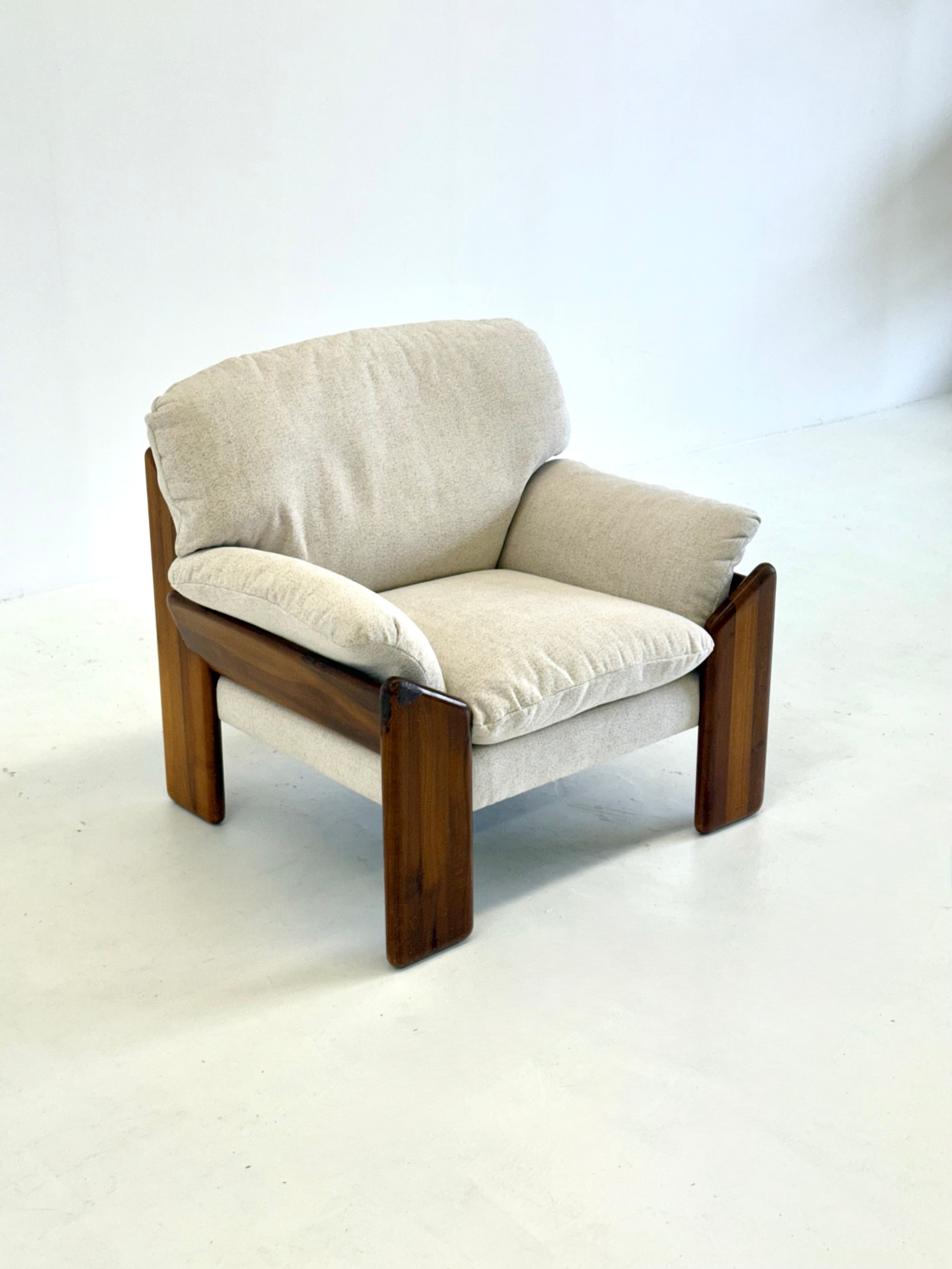 Crème_Sapporo_armchair_from_Mario_Marenco_by_Mobil_Girgi