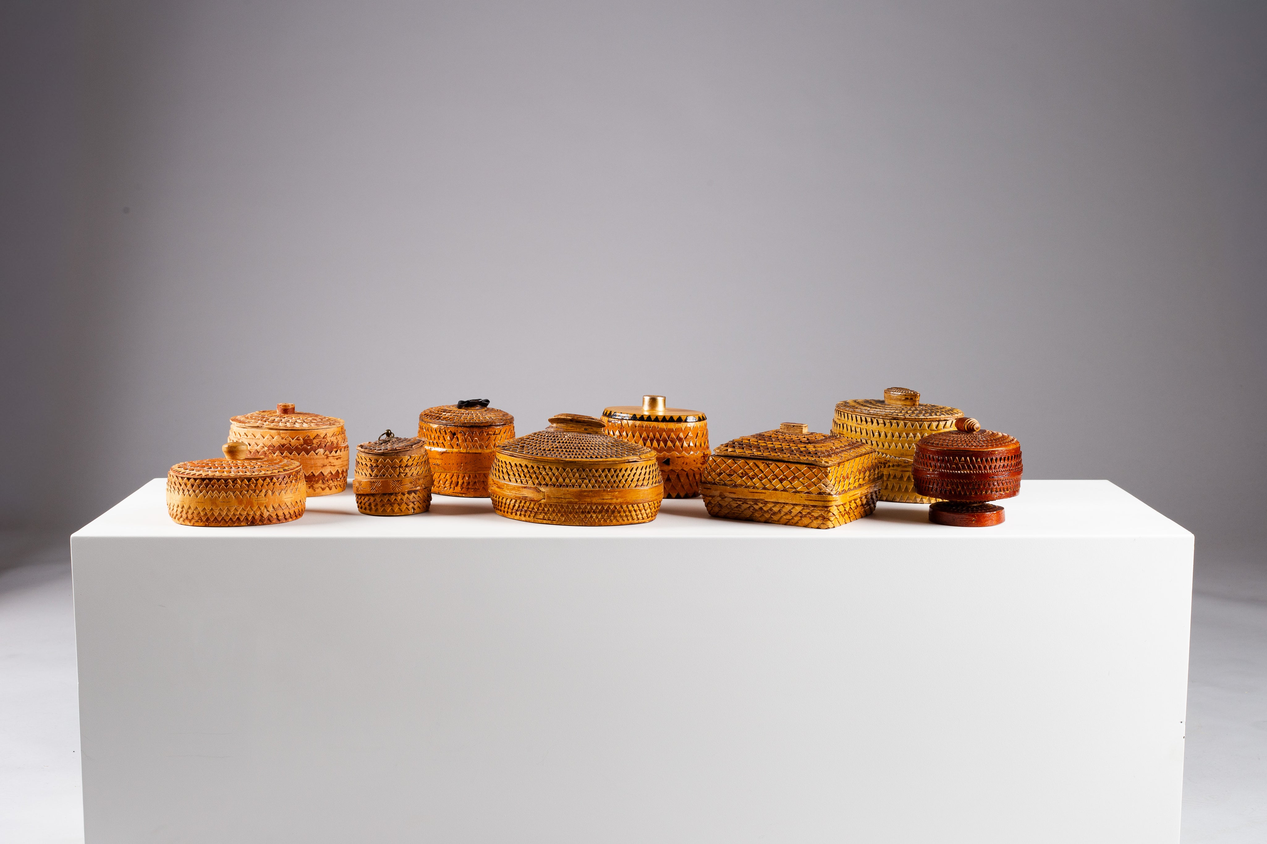 Collection_of_1940s_Finnish_Handwoven_Birch_Bark_Folk_Art_Boxes,_Scandinavian_Design