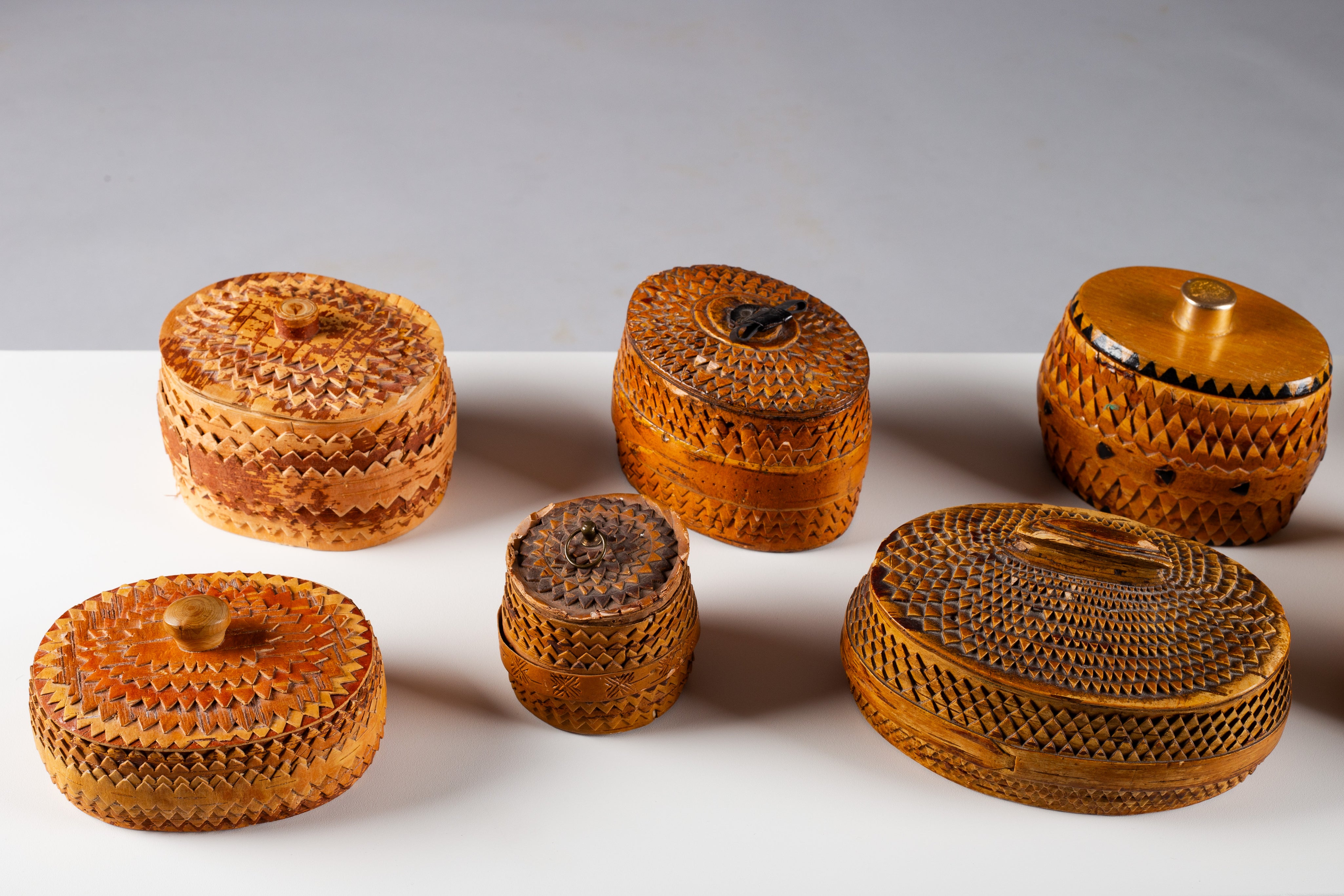 Collection_of_1940s_Finnish_Handwoven_Birch_Bark_Folk_Art_Boxes,_Scandinavian_Design