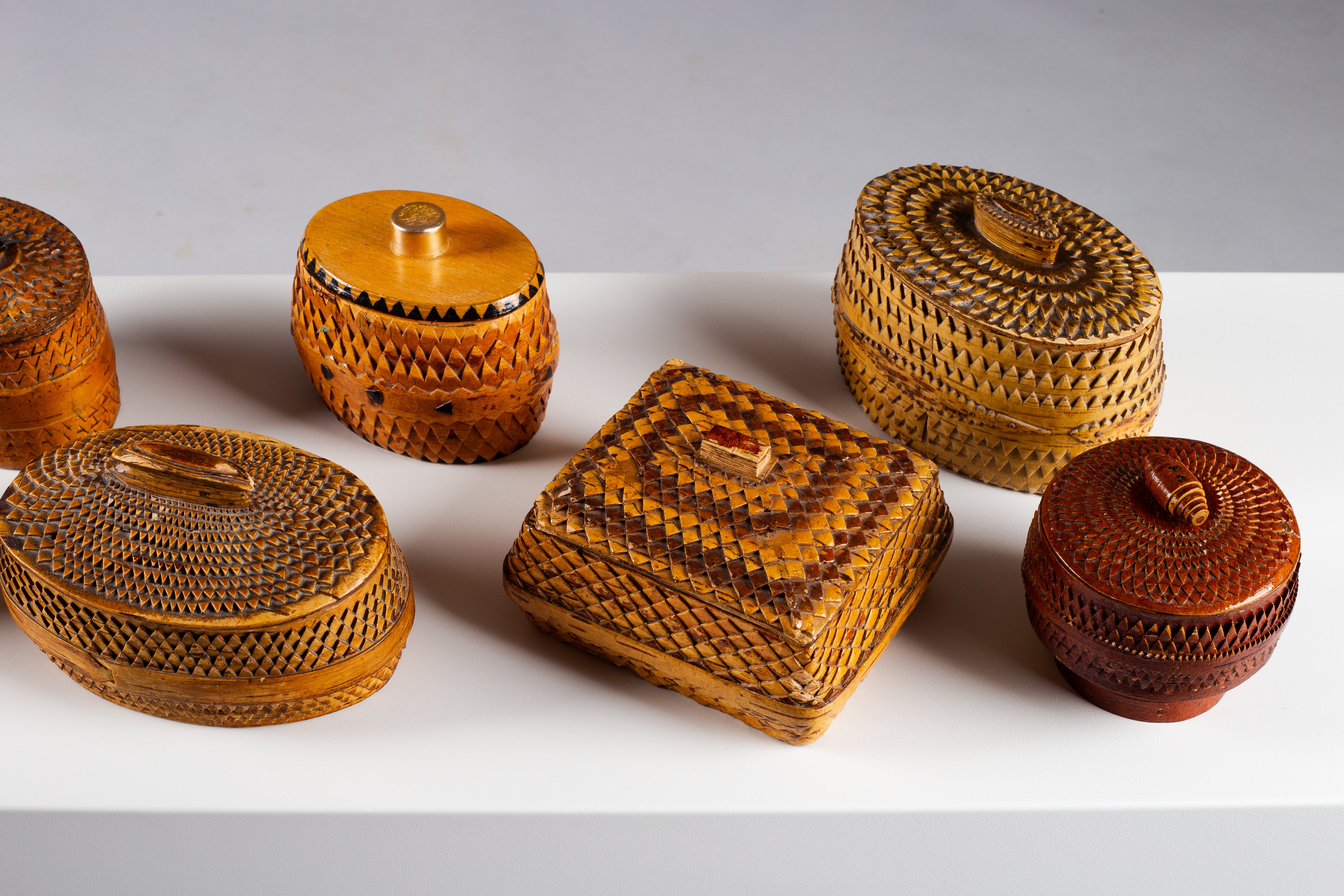 Collection_of_1940s_Finnish_Handwoven_Birch_Bark_Folk_Art_Boxes,_Scandinavian_Design