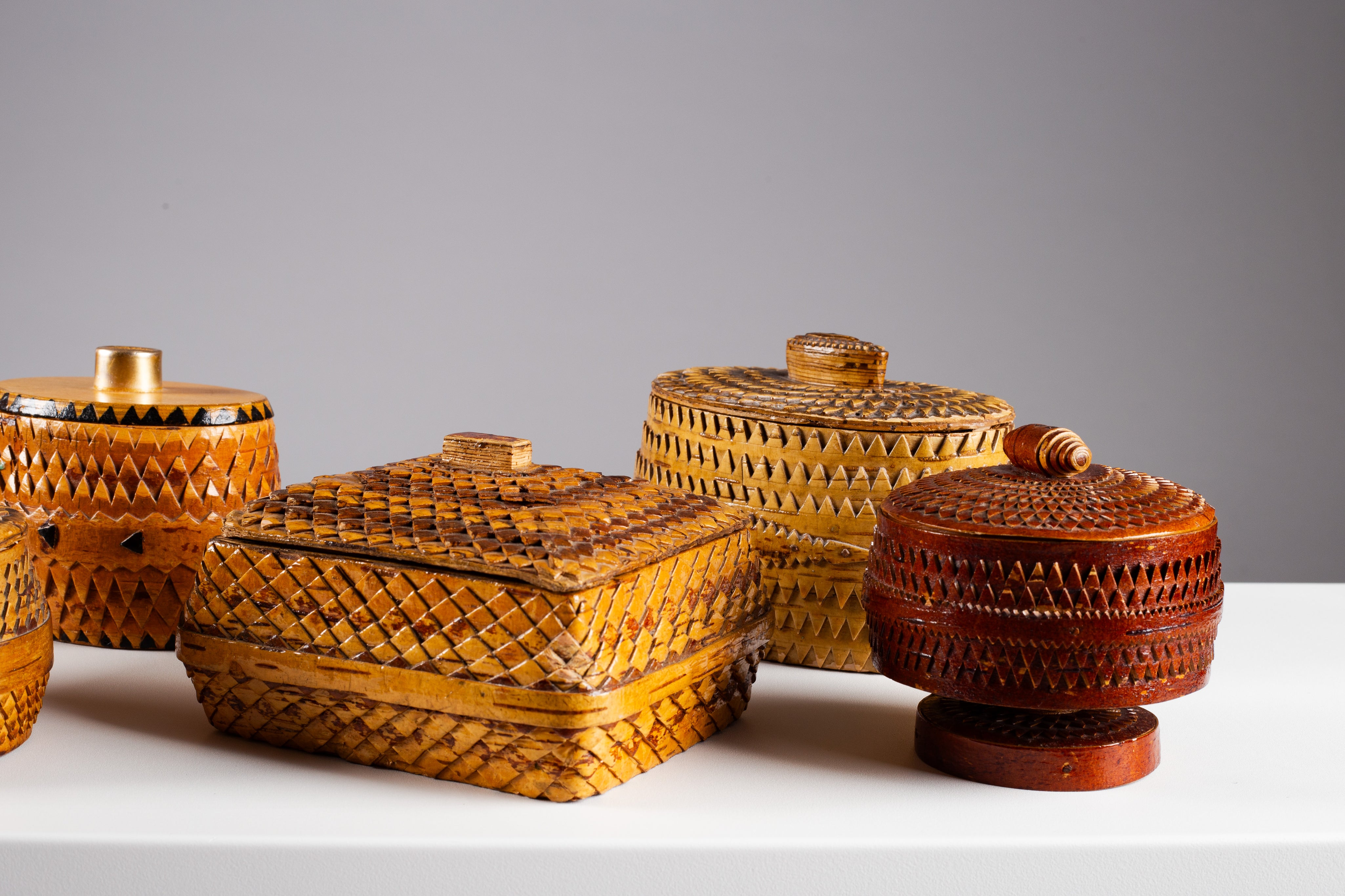 Collection_of_1940s_Finnish_Handwoven_Birch_Bark_Folk_Art_Boxes,_Scandinavian_Design