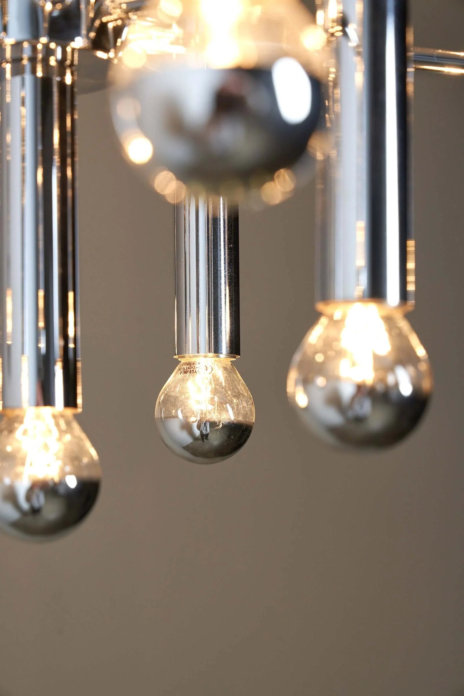 Cylindrical_Sputnik_Chandelier,_Chrome,_1970s,_Space_Age,_Belgium