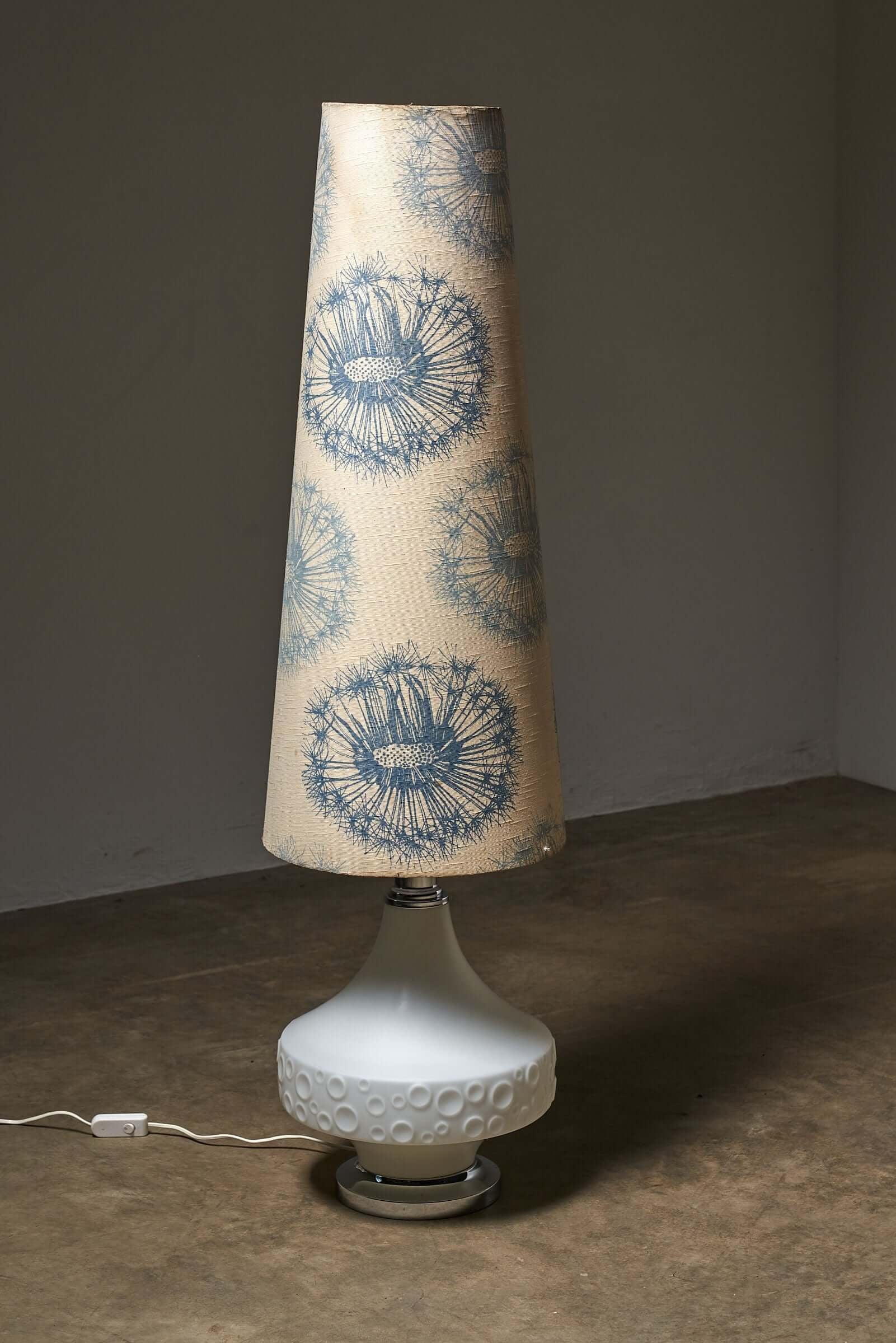 Dandelion_Pattern_Floor_Lamp,_Glass_&_Chrome,_1980s,_Belgian_Design