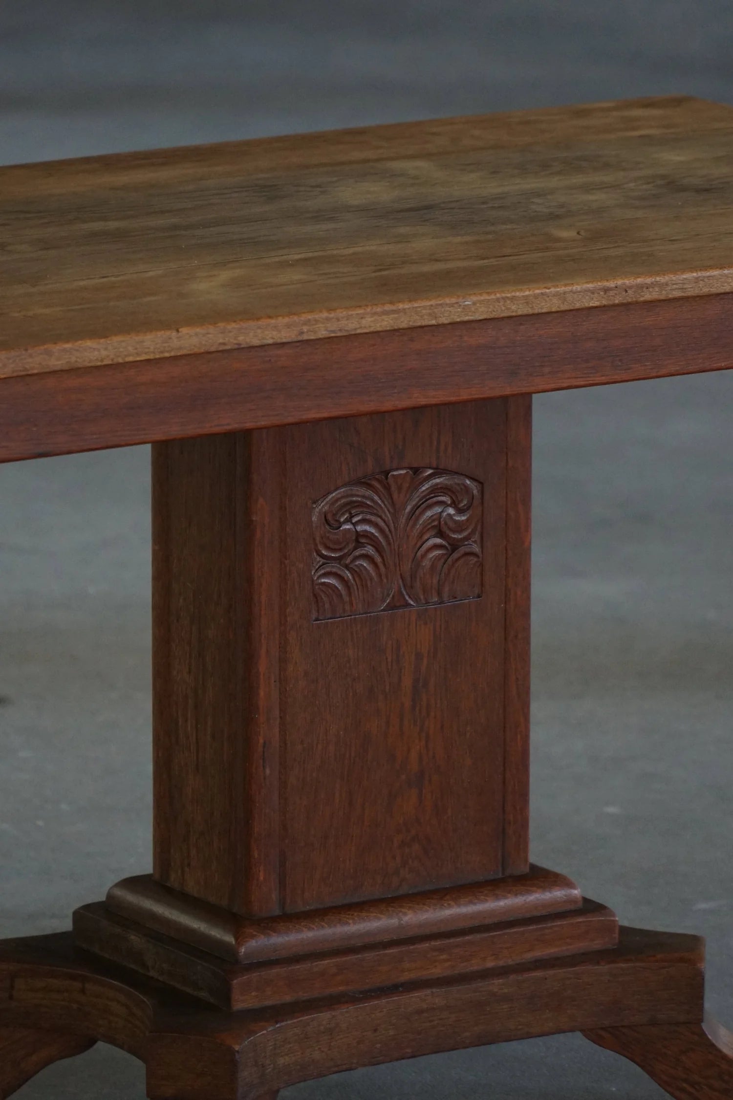 Danish_Art_Deco_Oak_Pedestal_Table,_Denmark,_1930s–1940s