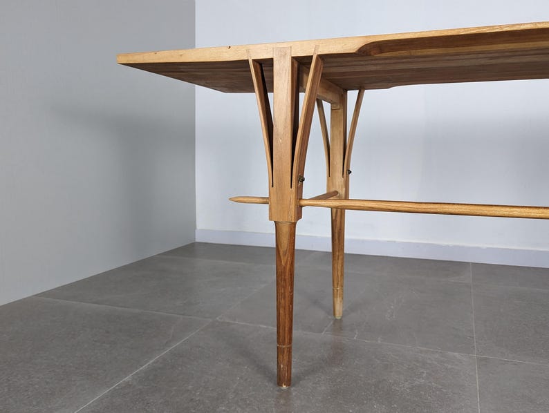 Danish_desk_table_by_Sven_Ellekaer_from_1960s