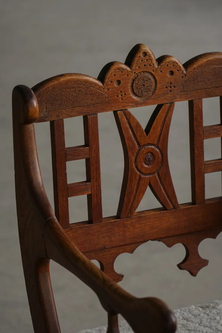 Danish_Folk_Art_Armchair_in_Oak_and_Lambswool,_Early_20th_Century_Scandinavian