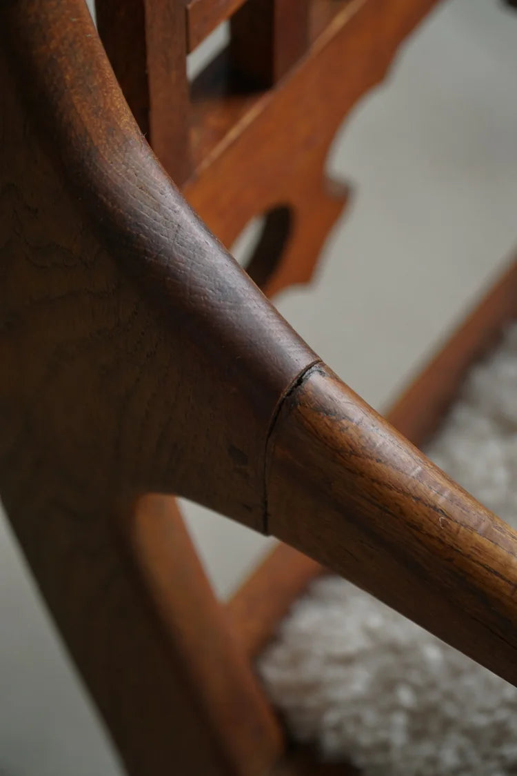 Danish_Folk_Art_Armchair_in_Oak_and_Lambswool,_Early_20th_Century_Scandinavian