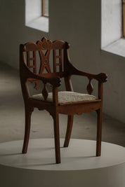 Danish_Folk_Art_Armchair_in_Oak_and_Lambswool,_Early_20th_Century_Scandinavian