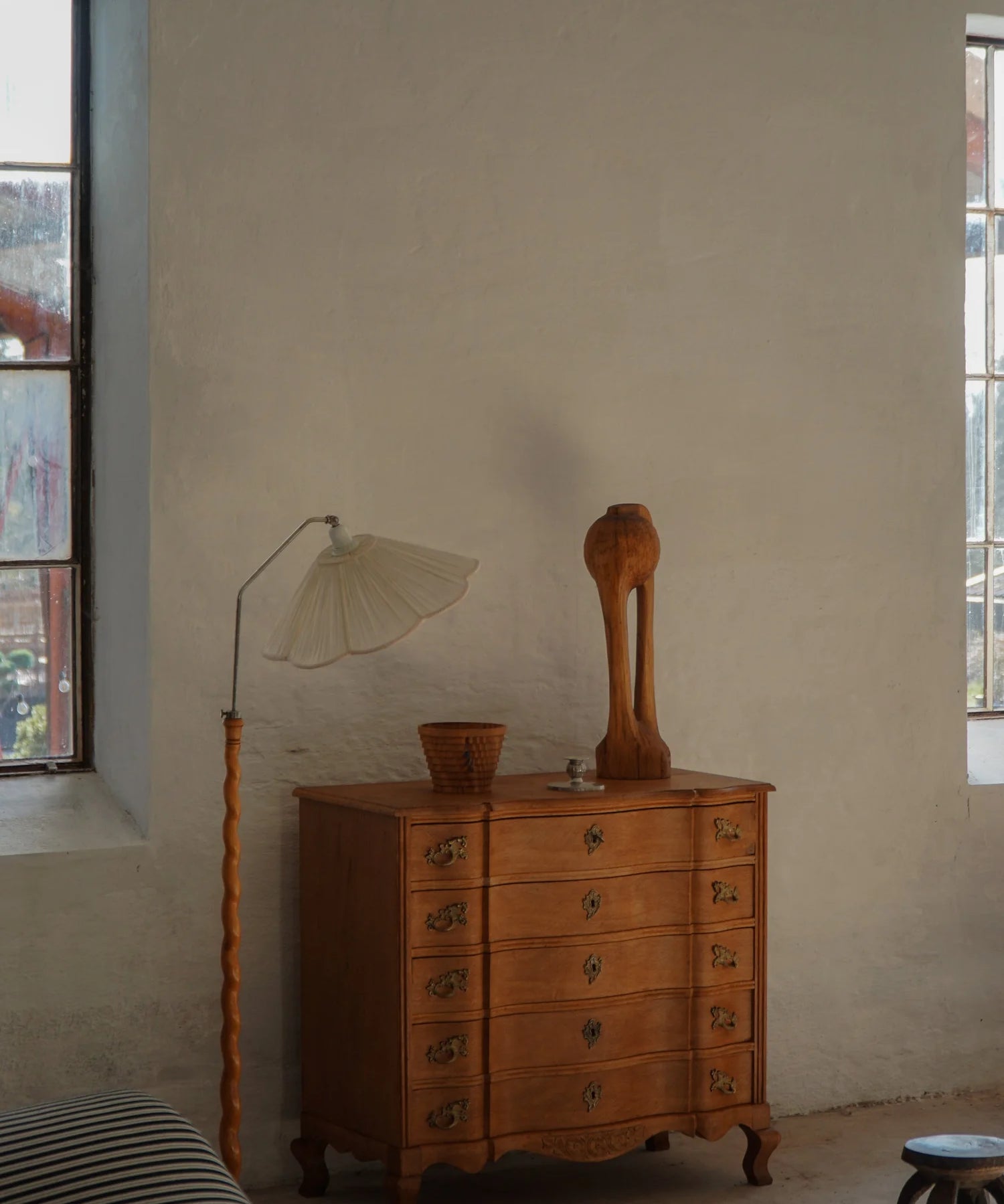 Danish_Mid_Century_Modern_Oak_Chest_of_Drawers,_Scandinavian_Cabinetmaker_Design,_1960s