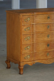 Danish_Mid_Century_Modern_Oak_Chest_of_Drawers,_Scandinavian_Cabinetmaker_Design,_1960s