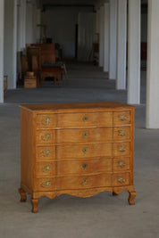 Danish_Mid_Century_Modern_Oak_Chest_of_Drawers,_Scandinavian_Cabinetmaker_Design,_1960s