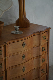 Danish_Mid_Century_Modern_Oak_Chest_of_Drawers,_Scandinavian_Cabinetmaker_Design,_1960s