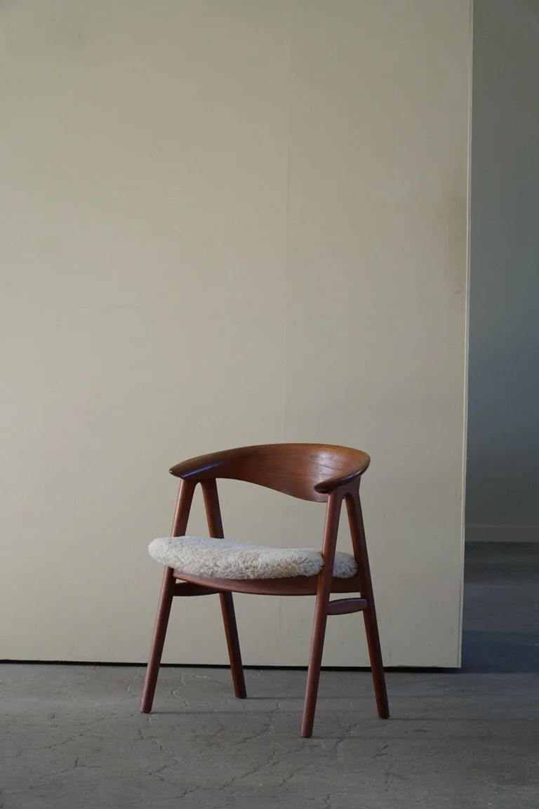 Danish_Midcentury_Armchair_in_Teak_by_Erik_Kirkegaard_for_Høng,_Model_52,_1960s