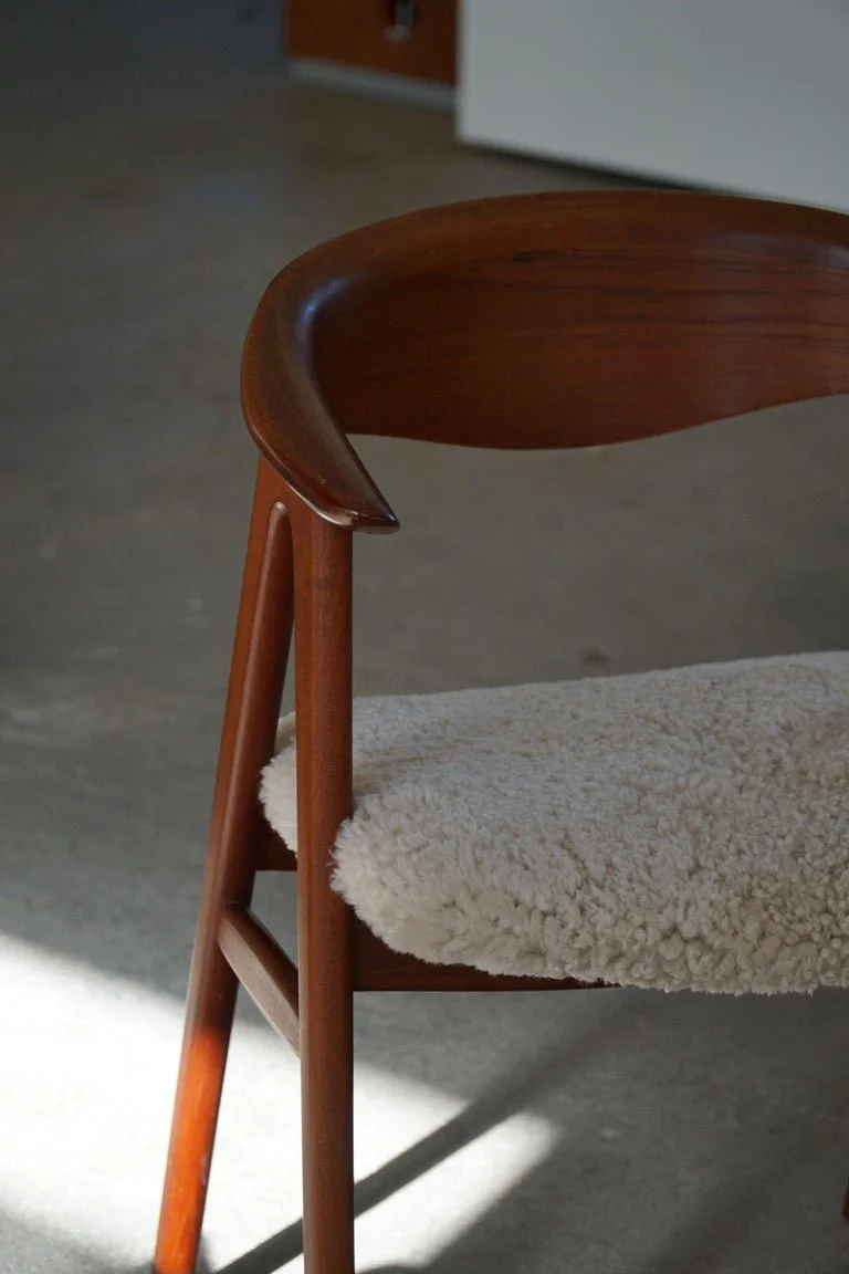 Danish_Midcentury_Armchair_in_Teak_by_Erik_Kirkegaard_for_Høng,_Model_52,_1960s