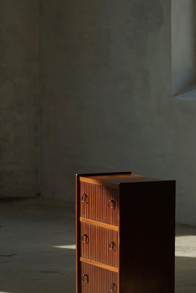 Danish_Modern,_Chest_of_Drawers_in_Mahogany,_Frits_Henningsen,_1940s