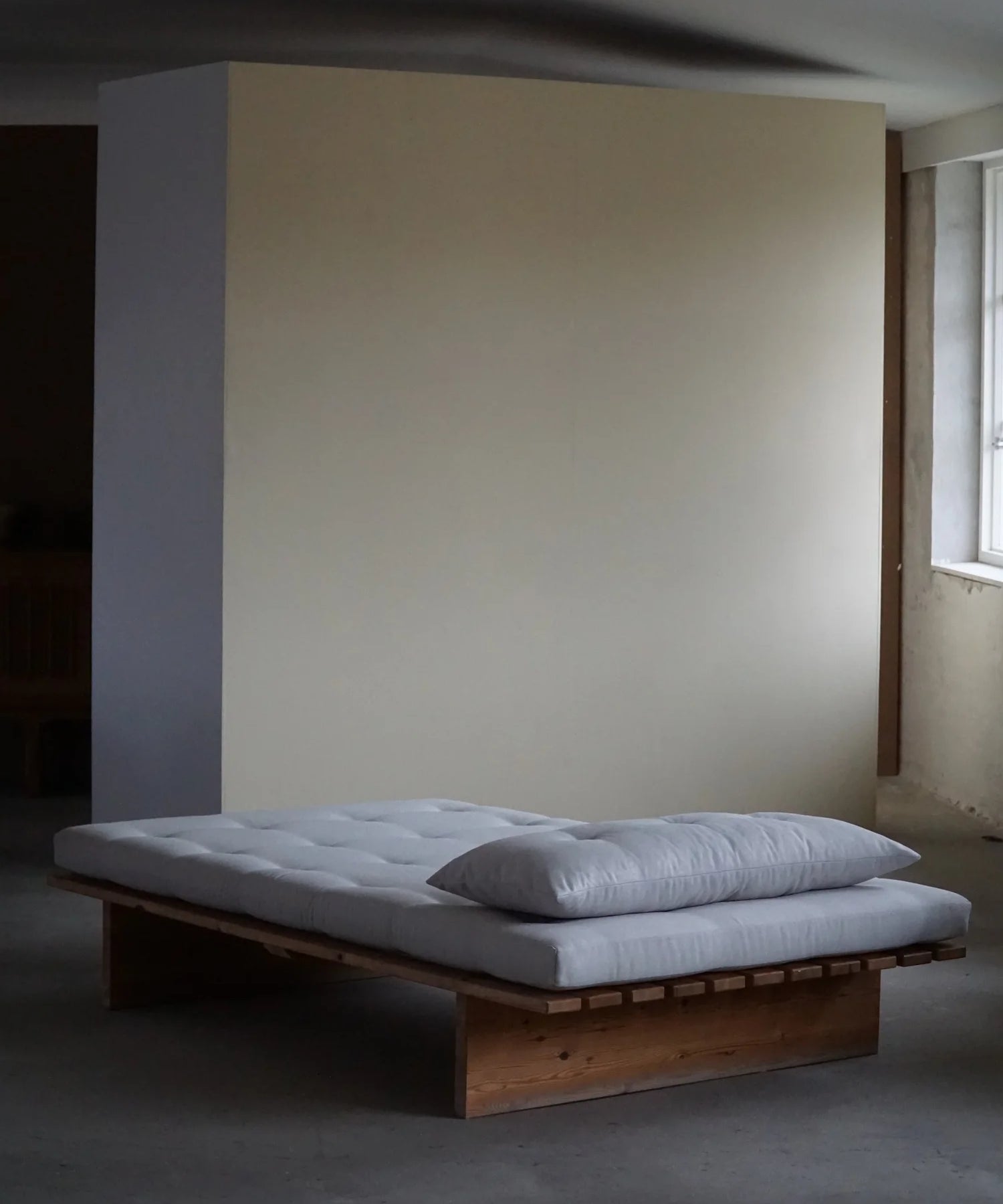 Danish_Modern_Daybed,_Reupholstered,_Made_in_Pine,_by_Nyt_i_Bo,_1970s