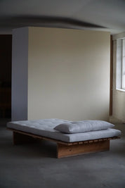 Danish_Modern_Daybed,_Reupholstered,_Made_in_Pine,_by_Nyt_i_Bo,_1970s