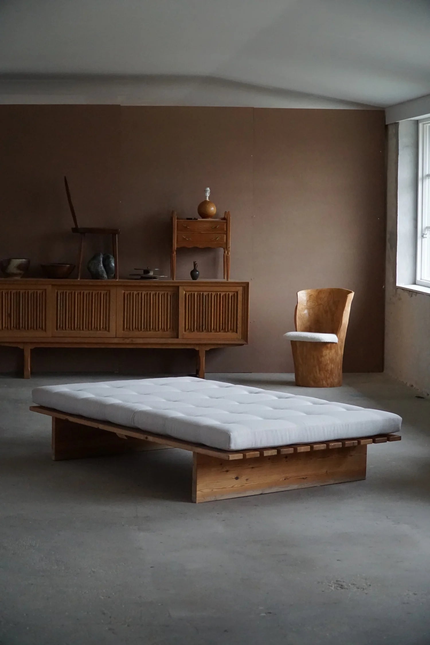 Danish_Modern_Daybed,_Reupholstered,_Made_in_Pine,_by_Nyt_i_Bo,_1970s