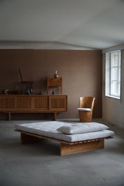 Danish_Modern_Daybed,_Reupholstered,_Made_in_Pine,_by_Nyt_i_Bo,_1970s