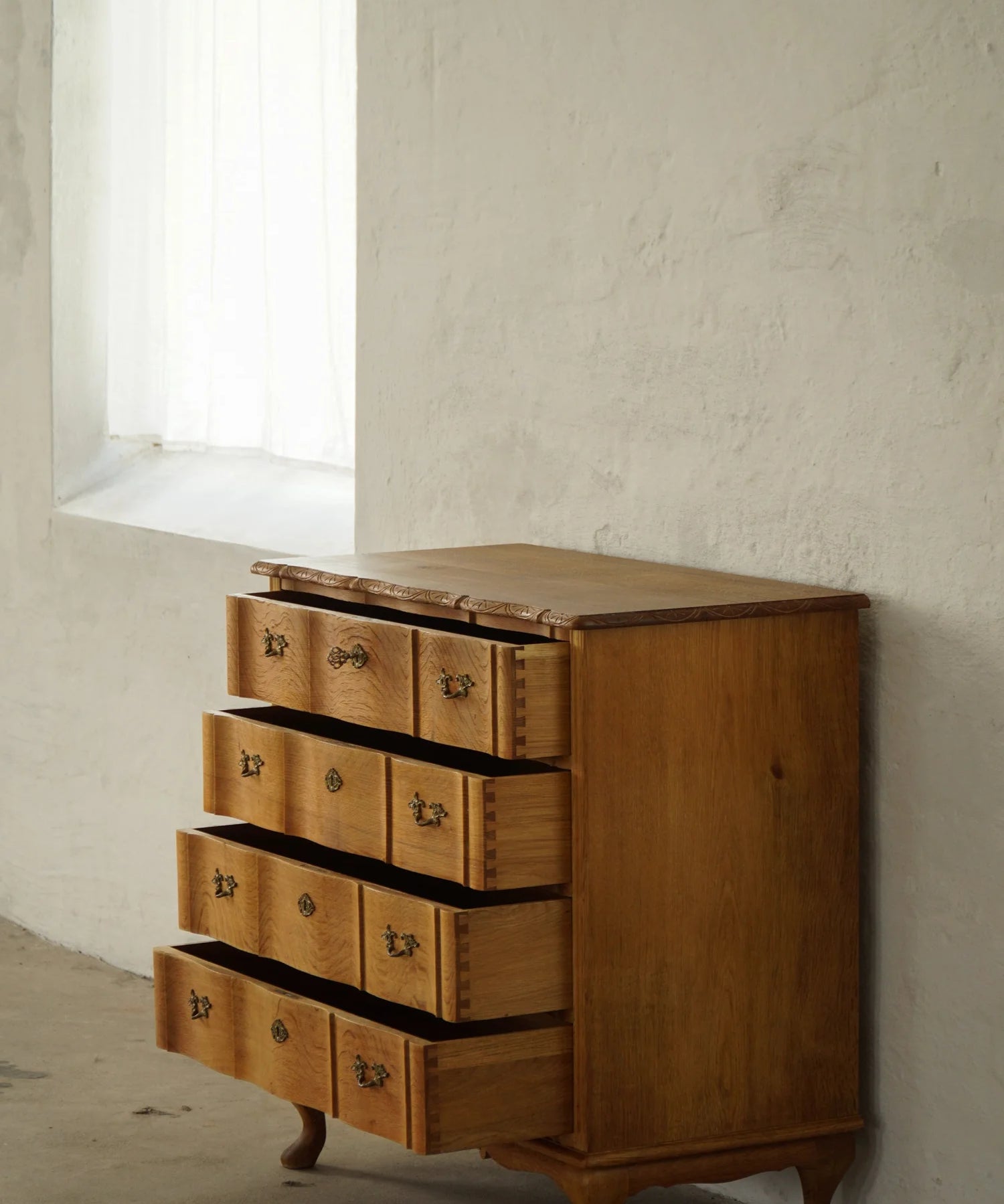 Danish_Modern_Oak_Chest_of_Drawers,_Scandinavian_Cabinetmaker_Design,_Mid_Century_Modern_Storage