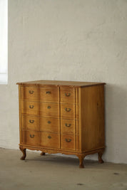 Danish_Modern_Oak_Chest_of_Drawers,_Scandinavian_Cabinetmaker_Design,_Mid_Century_Modern_Storage