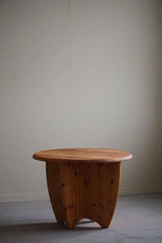 Danish_Modern_Round_Coffee_Table_in_Solid_Pine,_Rainer_Daumiller_Style,_1970s