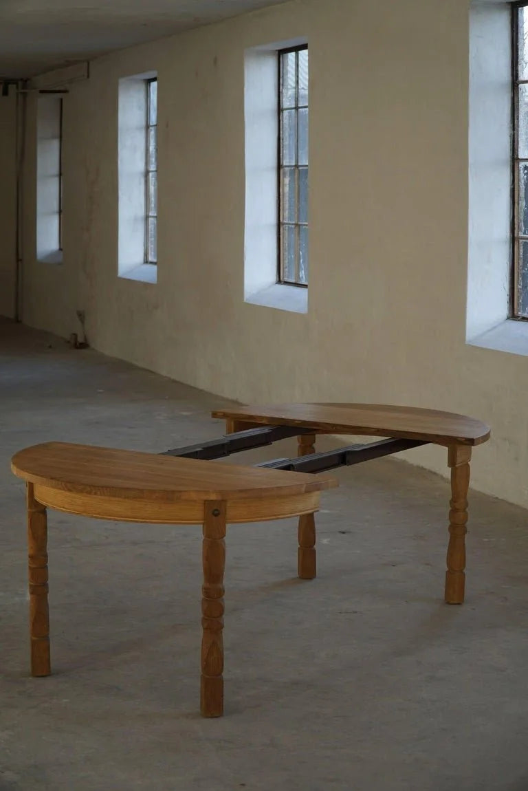 Danish_Modern,_Round_Dining_Table_in_Oak_with_3_Extensions,_Mid_Century,_1960s