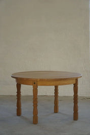 Danish_Modern,_Round_Dining_Table_in_Oak_with_3_Extensions,_Mid_Century,_1960s