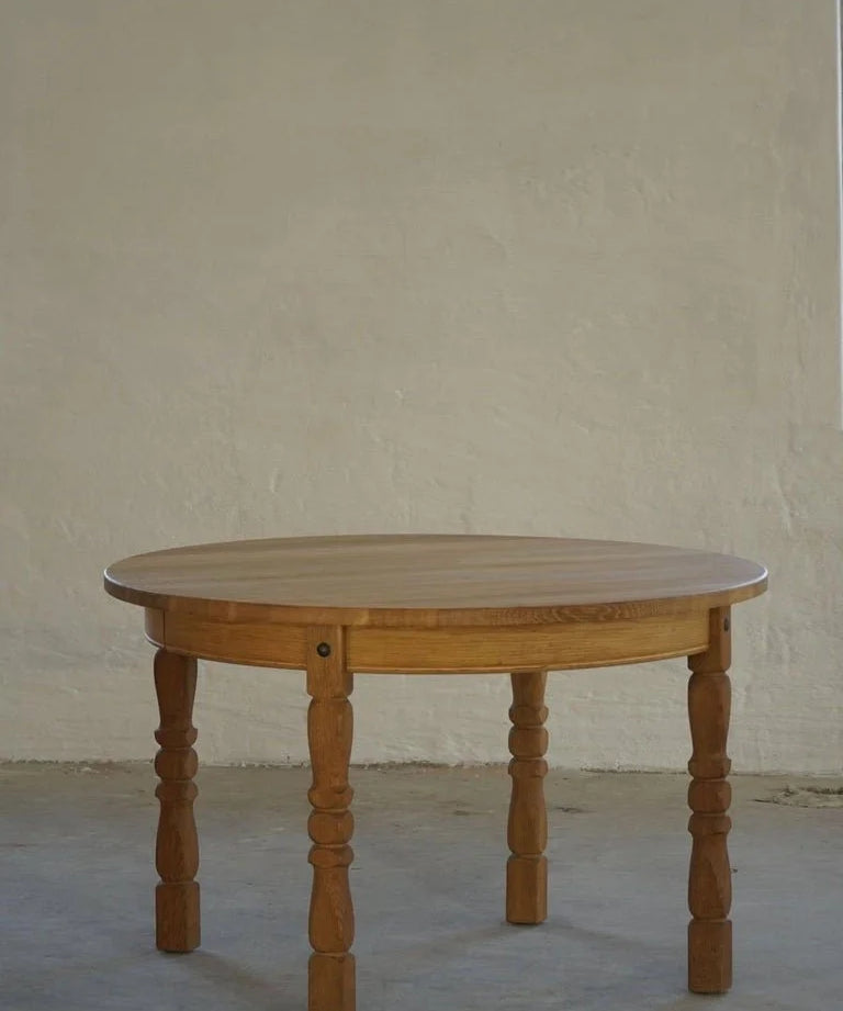 Danish_Modern,_Round_Dining_Table_in_Oak_with_3_Extensions,_Mid_Century,_1960s