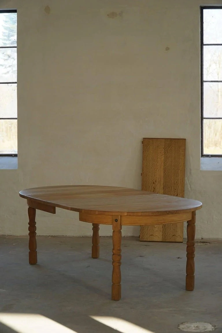 Danish_Modern,_Round_Dining_Table_in_Oak_with_3_Extensions,_Mid_Century,_1960s