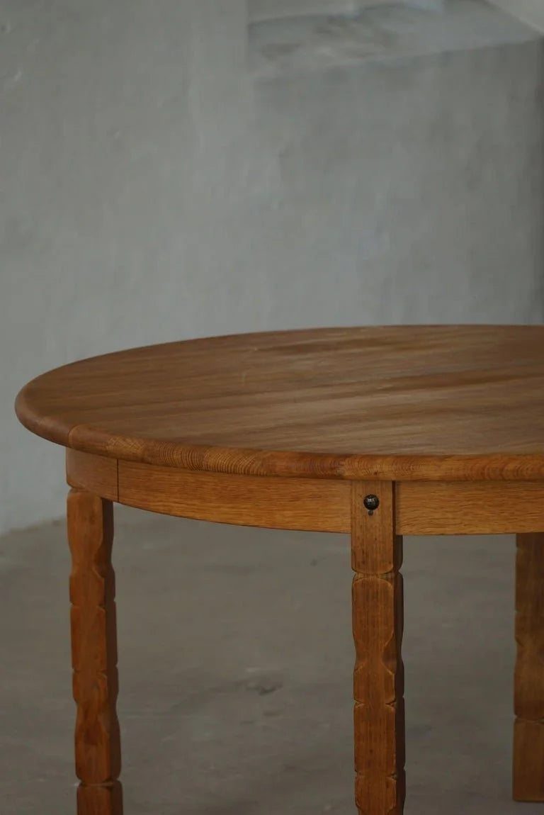 Danish_Modern,_Round_Dining_Table_in_Oak_with_Two_Extensions,_Mid_Century,_1960s