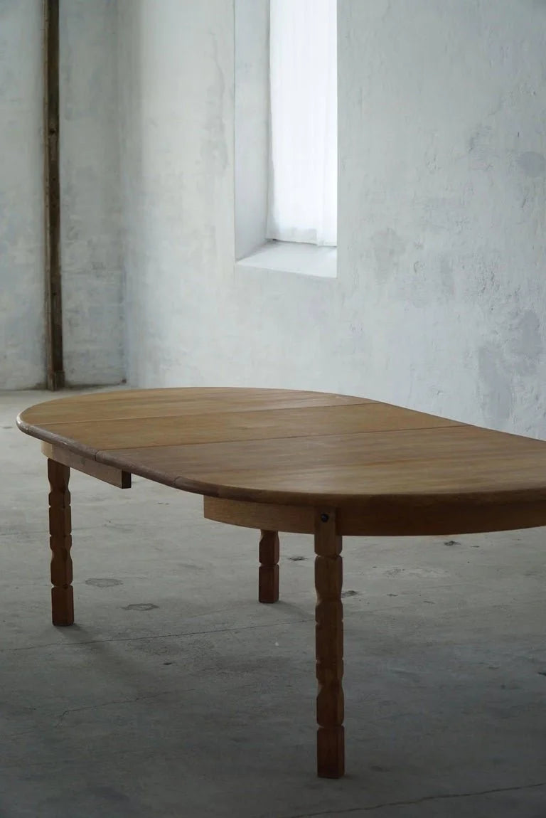 Danish_Modern,_Round_Dining_Table_in_Oak_with_Two_Extensions,_Mid_Century,_1960s