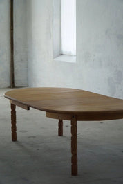 Danish_Modern,_Round_Dining_Table_in_Oak_with_Two_Extensions,_Mid_Century,_1960s