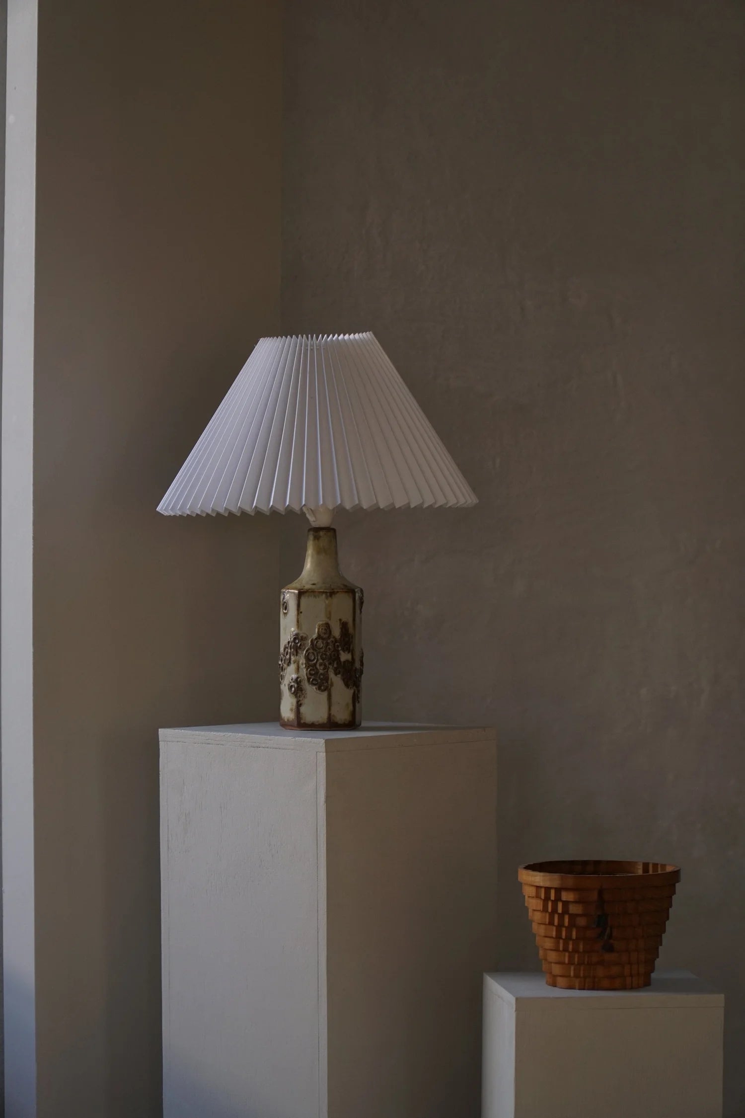 Danish_Modern_Stoneware_Table_Lamp_in_Earth_Tones,_Scandinavian_Ceramic_Lighting,_1960s