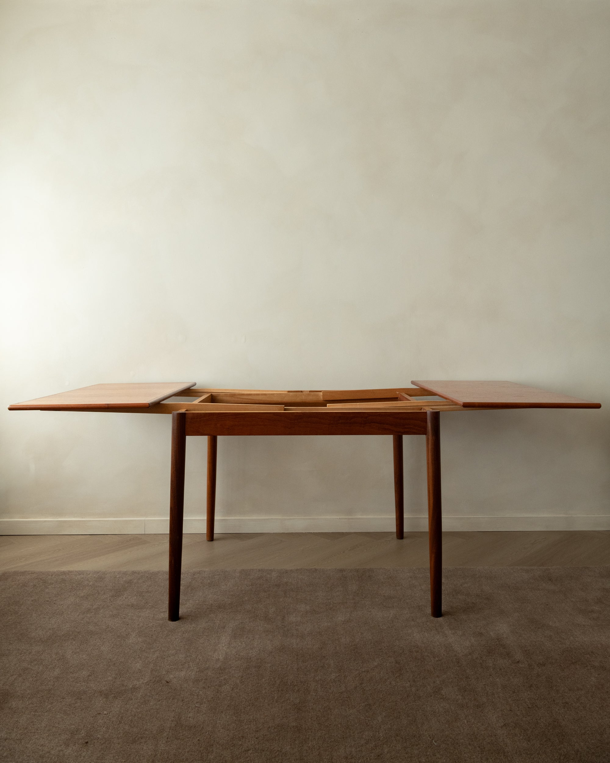 AM_Møbler_Model_24_Extendable_Teak_Dining_Table,_Denmark,_1960s