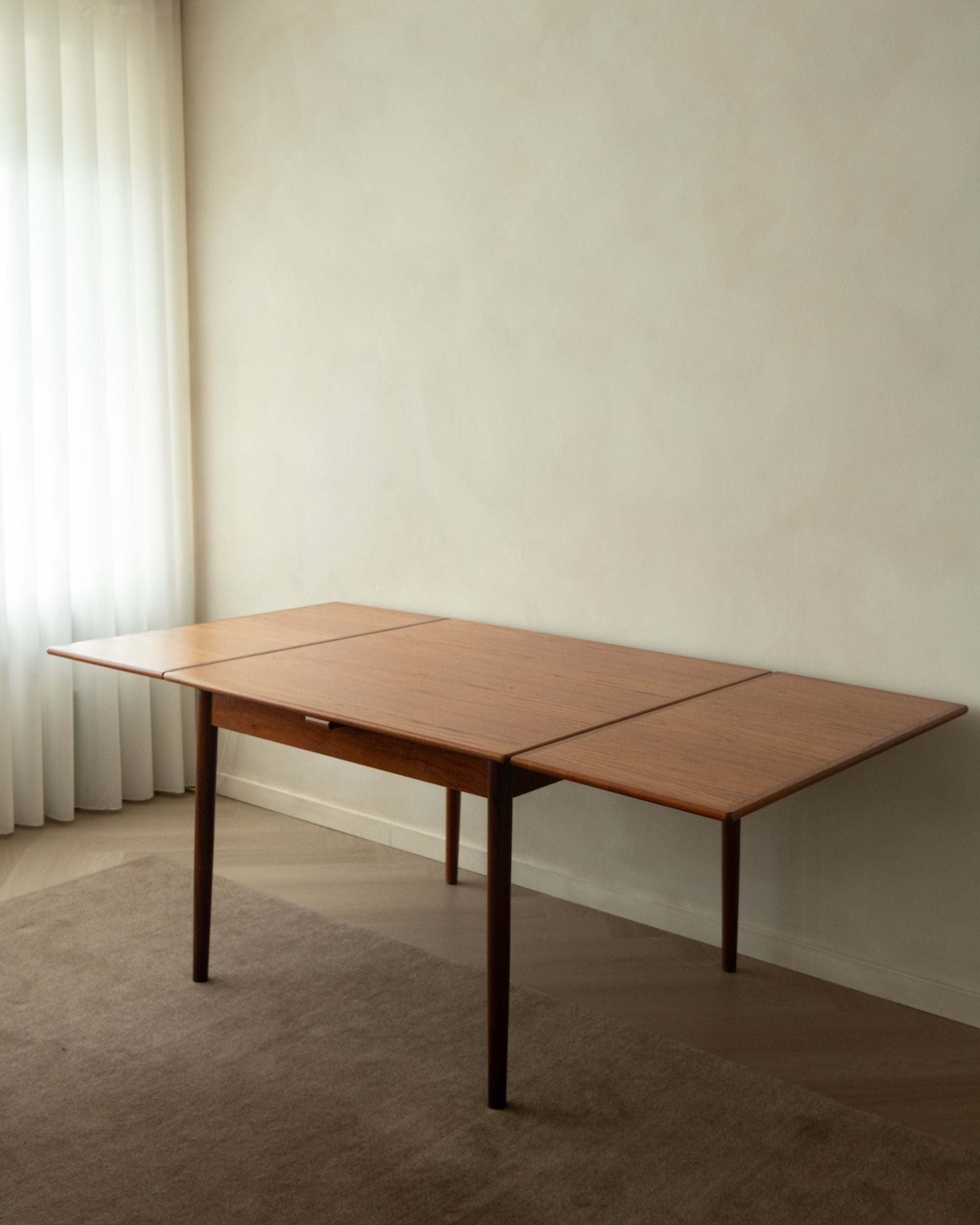 AM_Møbler_Model_24_Extendable_Teak_Dining_Table,_Denmark,_1960s